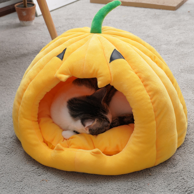 Manufacturer wholesale halloween pumpkin small dog cat bed cute design