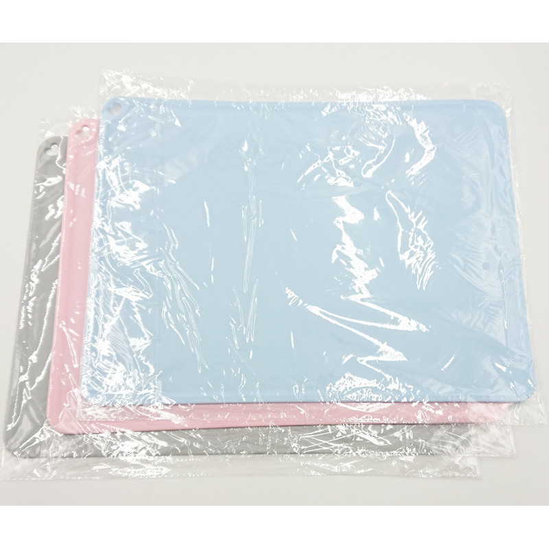 Manufacturer wholesale silicone blue pink grey love shape dog pet feeding mat
