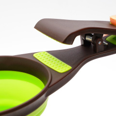 Manufacture Wholesale Newest Custom Sealing Clip Folding Dog Food Spoon Measuring Pet Food Scoop