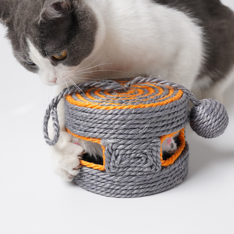 Manufacturer wholesale squeaky MDF round cat sisal scratcher ball toys