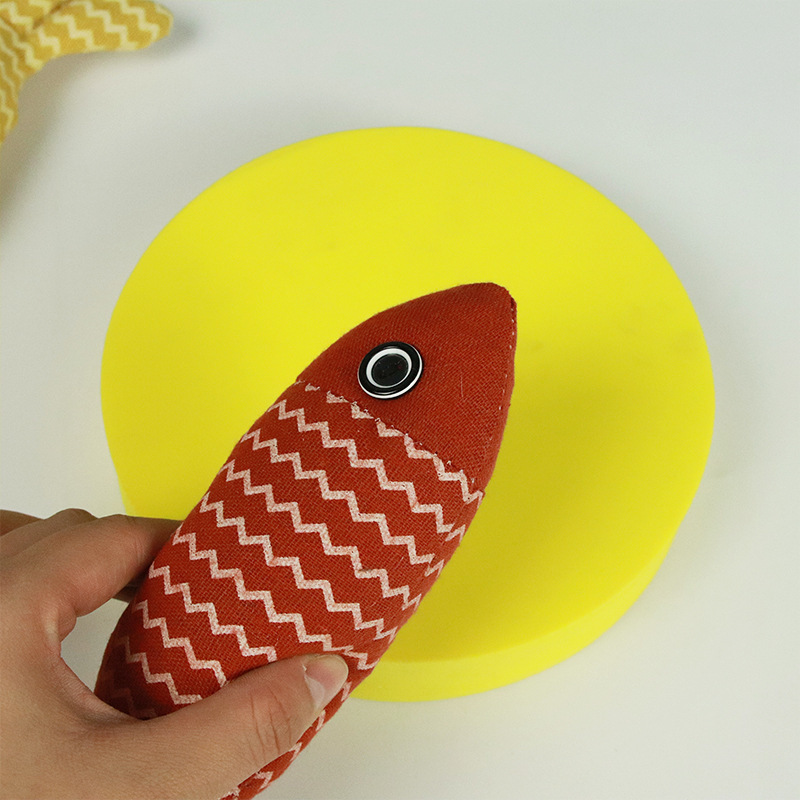 Wholesale Linen Fish Catnip Cat Toy