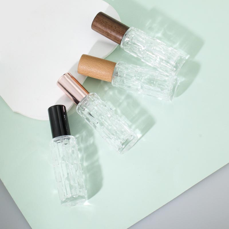 New Design 10ml Clear Square Glass Spray Bottles Wood Cap Travel Size Empty Refillable Perfume Containers for Skin Care Serum