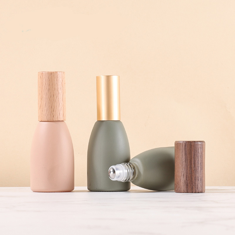 Hot Selling 12ml Empty Roll on Mini Essential Oil Glass Roller Bottle With Wooden Cap