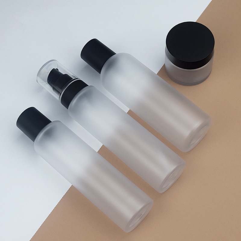Superior Quality  Wholesale Frost Plastic Spray Bottles Empty Refillable Pump Bottles for Cosmetic