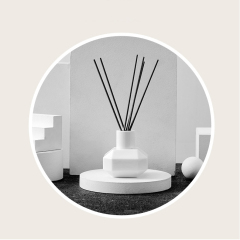 Luxury 100ml White Porcelain Aroma for Reed Diffuser Bottle Custom Design for Office Home Daily Use Crown Cap Ceramic Containers