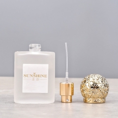 Hot Selling Luxury 30ml 50ml Round Cap Refillable All Over Spray Bottles Flat Square Perfume Glass Bottle Accept Customization