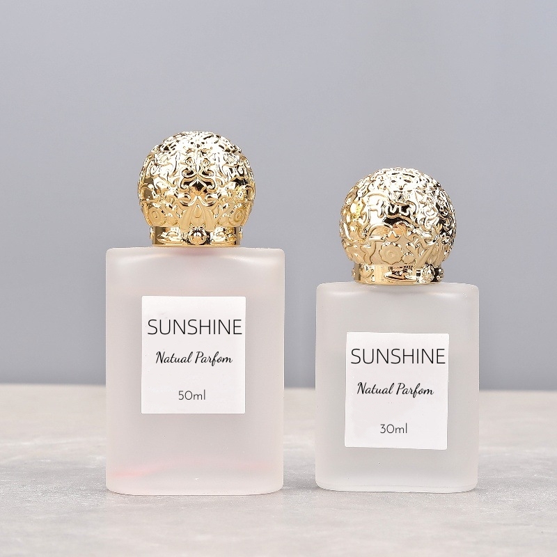 Hot Selling Luxury 30ml 50ml  Round Cap Refillable All Over Spray Bottles Flat Square  Perfume Glass Bottle Accept Customization