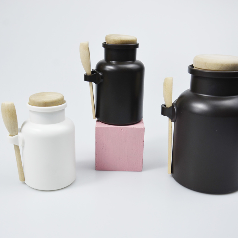 Wholesale Skin Care Jar 100ml 200ml 300ml Matte Bath Salt Jar Packaging Plastic Black Containers for Bath Salts with Cork
