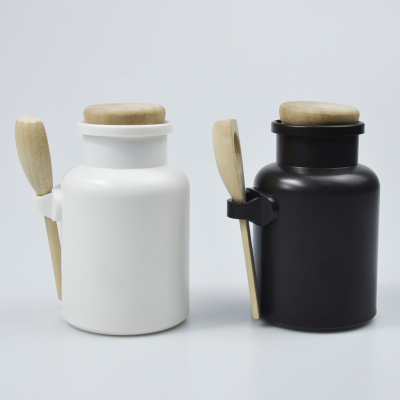 Wholesale Skin Care Jar 100ml 200ml 300ml Matte Bath Salt Jar Packaging Plastic Black Containers for Bath Salts with Cork