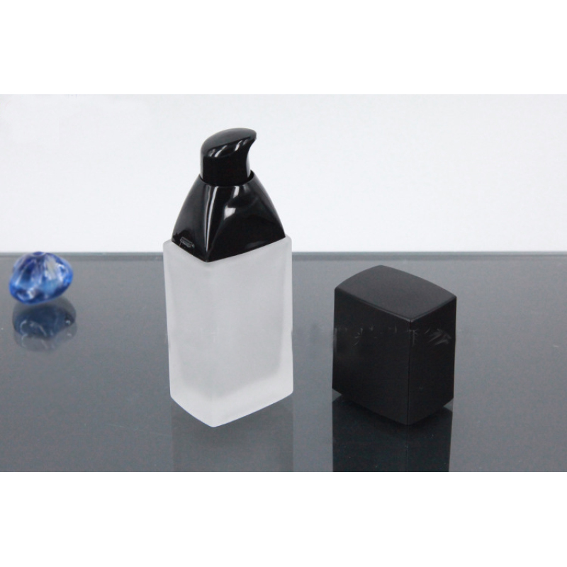 New Design Luxury Glass Cosmetic Cream Lotion Pump Bottle 30ml