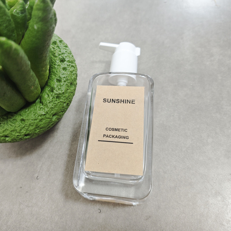 OEM/ODM Accepted 5oz Luxury Glass Body Oil Bottle with Pump for Skin Care Flat Shape Skincare Packaging for Face Cream