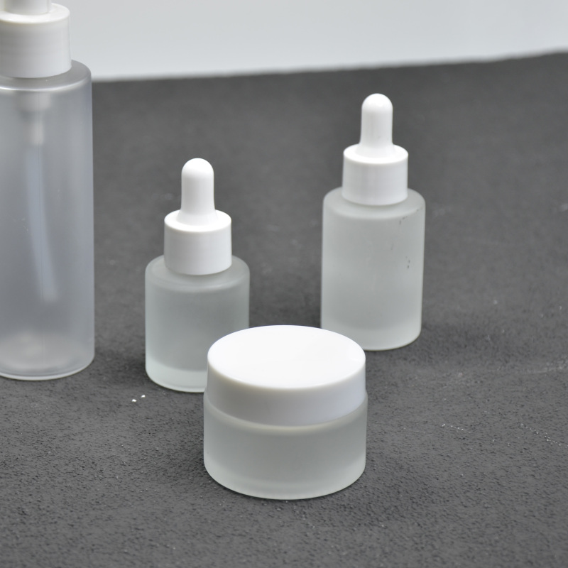 Custom Frosted Glass Skincare Set 30g Glass Jars Cream Jar Custom Cosmetic Containers White Pump Luxury Essential Oil Bottle