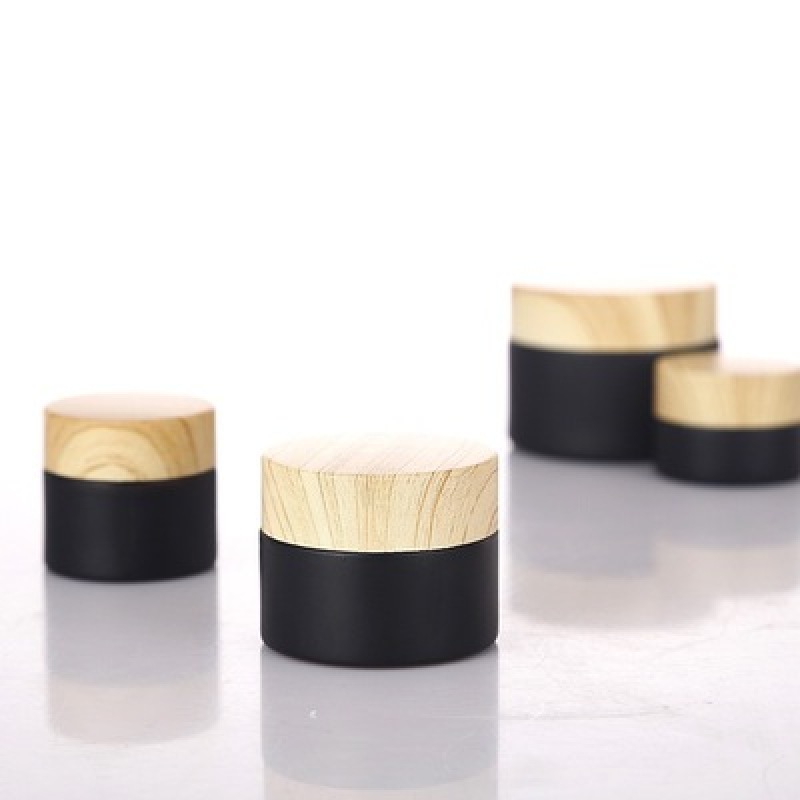 Wholesale High Quality 10g 20g 30g 50g Matte Black Clear Frosted Flat Round Glass Jars With Wooden Grain Plastic Lid