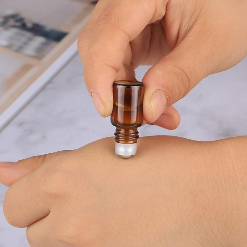 24pcs Bulk Sale Small 2ml Amber Glass Roller Bottle Plastic Lid Perfume Sample Test Bottle for Essential Oil Skin Care Serum