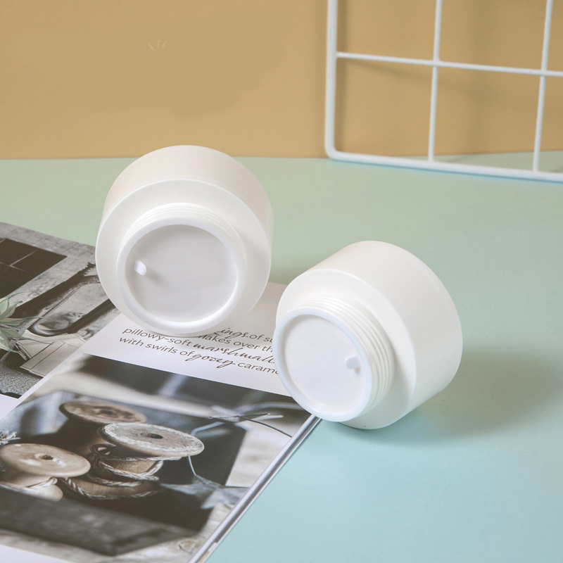 Wholesale 5g10g15g30g50g80g White PP Plastic Cosmetic Small Jars for Cream with Screw Lids