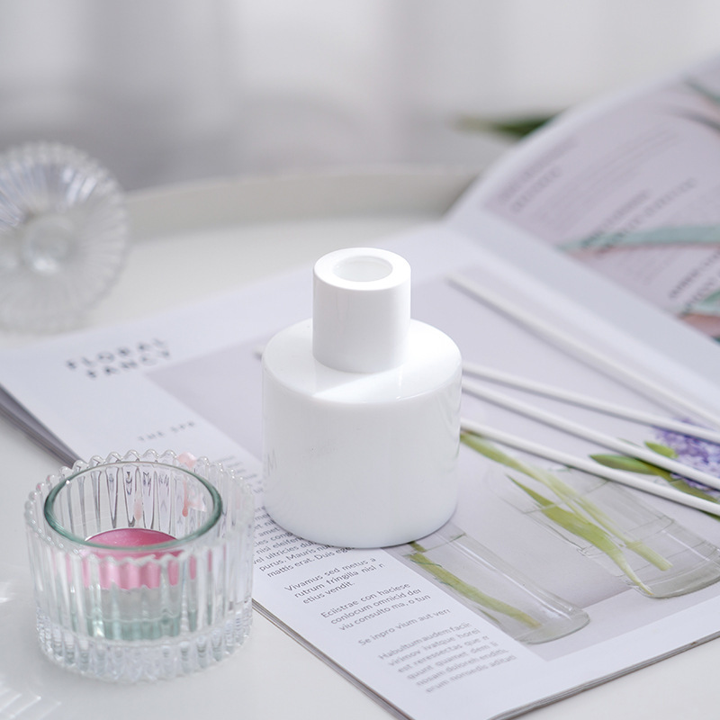Factory-Spot New 100ml White Porcelain Lifeng Oil Diffuser Bottle Fire-Free Special-Shaped Crown Cap for DIY Aromatherapy