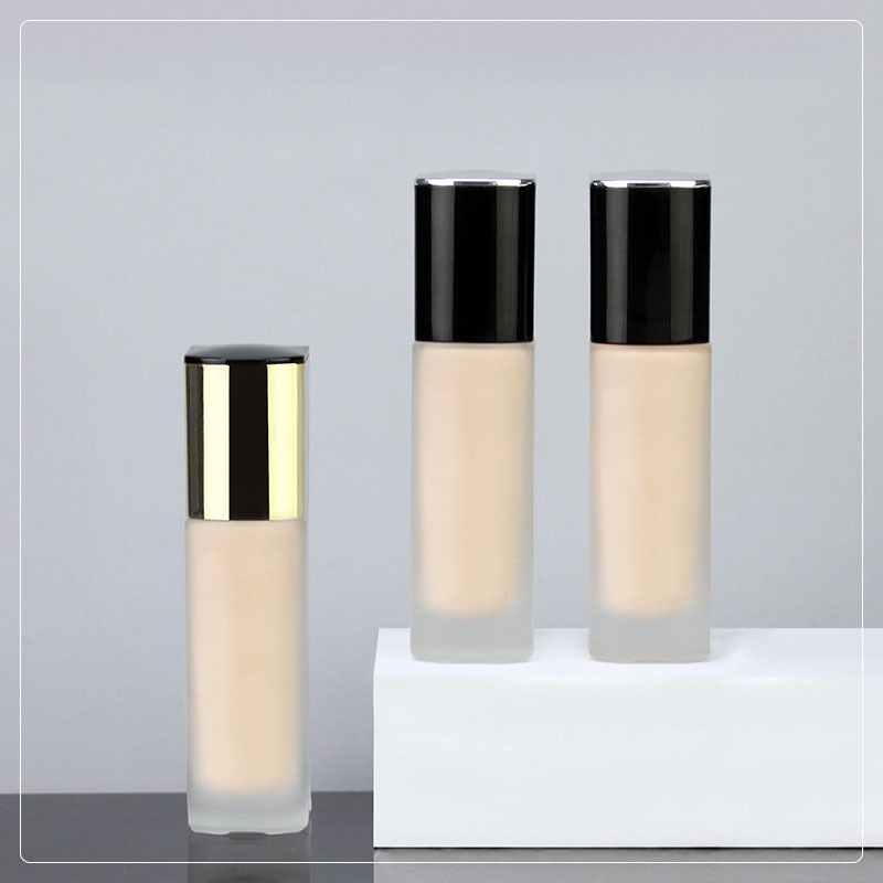 Low MOQ 30ml Frosted Square Glass Cosmetic Powder Bottle with Pump Sprayer Black Liquid Foundation Container for Face Cream