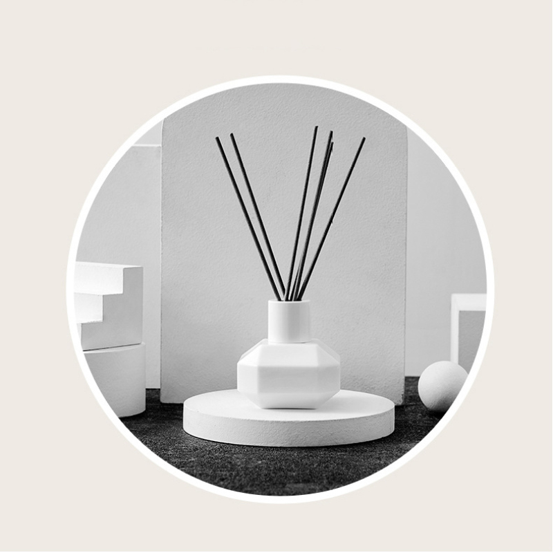 Luxury 100ml Pure White Glass for Reed Diffuser Bottles Crown Cap Sealed for Bedroom Decorative Fragrance and Perfume