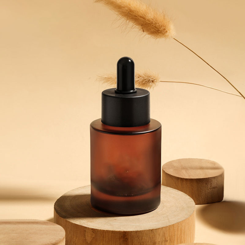 Hot Sale Amber Brown Glass Dropper Bottles Empty 15ml 30ml 50ml Flat Shoulder Essential Oil Containers with Pipette