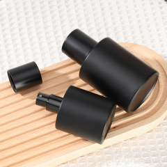 High Luxury 30ml 50ml Matte Black Round Flat Shoulder Glass Spray Perfume Bottle