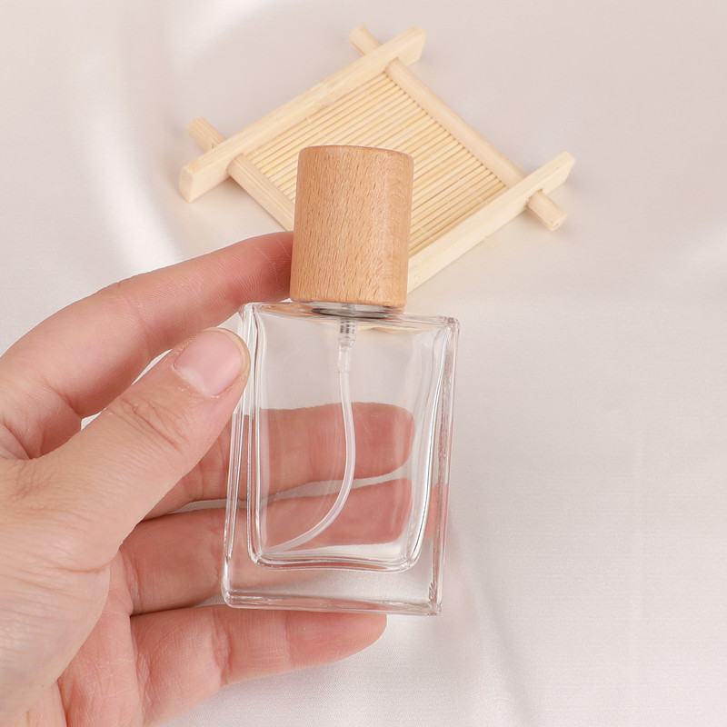 Refillable Empty Perfume Bottles 30ml 50ml Thick Bottom Square Glass Perfume Bottles with High-end Wooden Caps