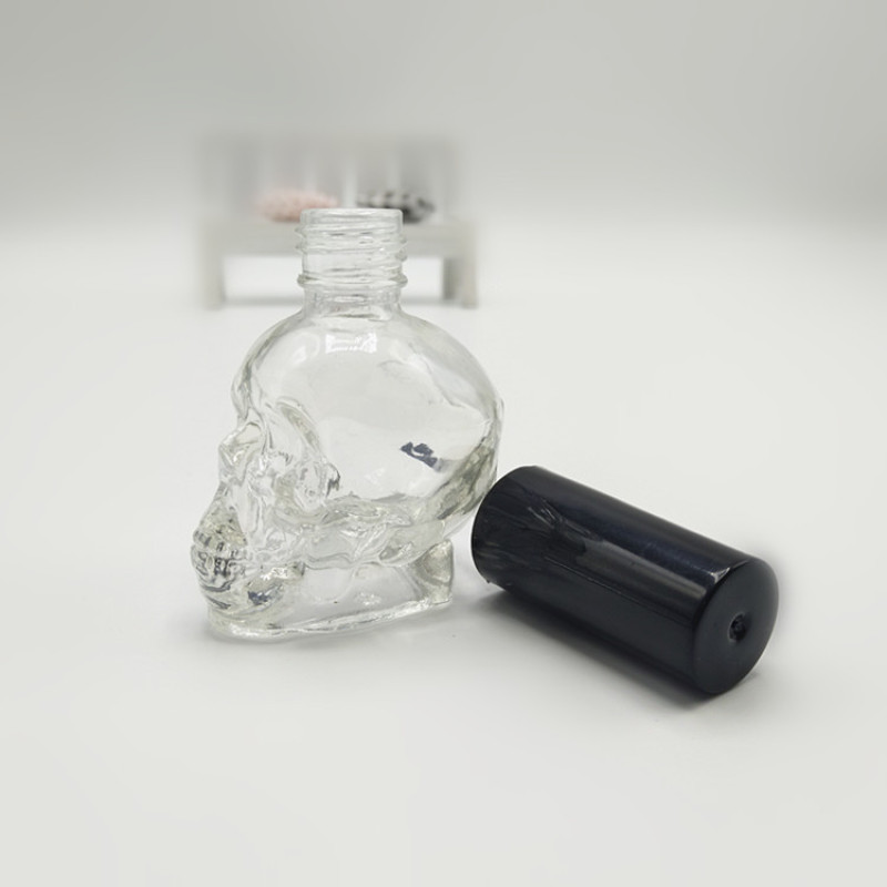 Luxury 10ml Clear Glass Nail Polish Bottles Empty Skull Shape with Integrated Brush for Nail Polish Oil Packaging