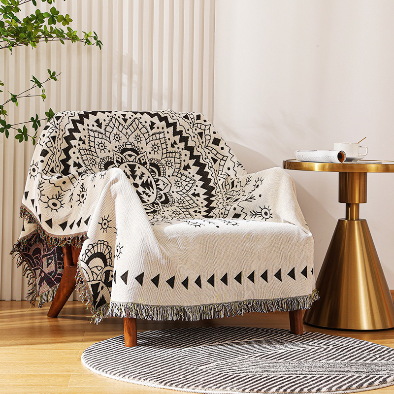 Tribal Blankets Indian Outdoor Rugs Camping Picnic Blanket Boho Decorative Bed Blankets Plaid Sofa Mats Travel Rug Tassels Linen
