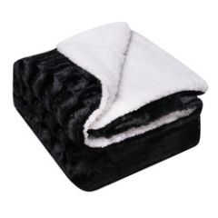 Wholesale 100% Polyester Thick Flannel Fleece Blanket, Super Soft  Portable Double Layer Throw Sherpa Blanket/