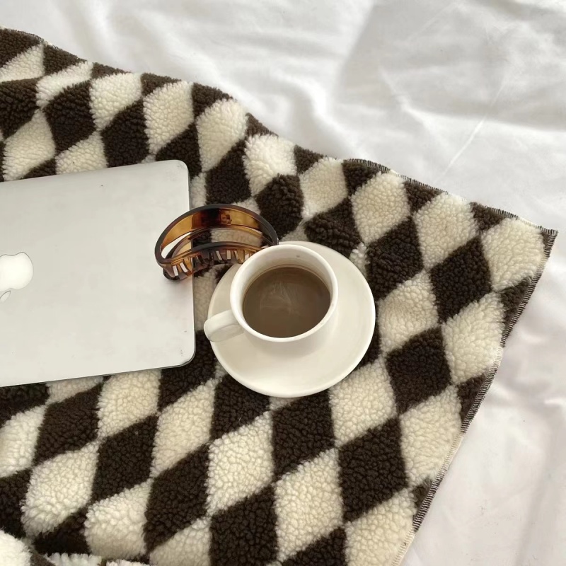 Black and white plaid contrast color plush blanket simple fashion, nap blanket warm autumn and winter /