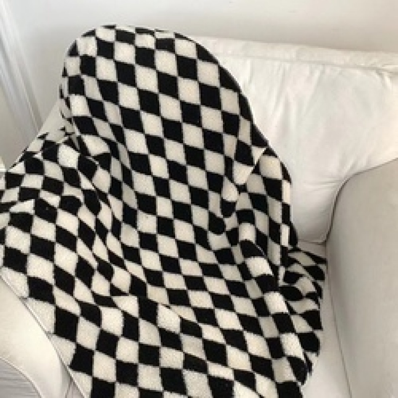 Black and white plaid contrast color plush blanket simple fashion, nap blanket warm autumn and winter /