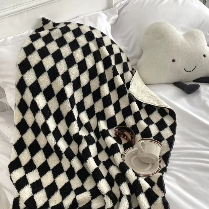 Black and white plaid contrast color plush blanket simple fashion, nap blanket warm autumn and winter /