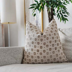 2023 New Design Beige Floral Printed Pillow Case Cushion Cover For Living Room
