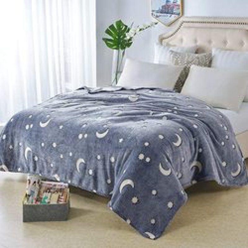Amazon Hot Sell style printed glow-in-the-dark, flannel children's adult blanket/