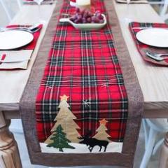 Wholesale Christmas Tree and Deer buffalo plaid table runner for Family Christmas Holiday Christmas Dinner Party