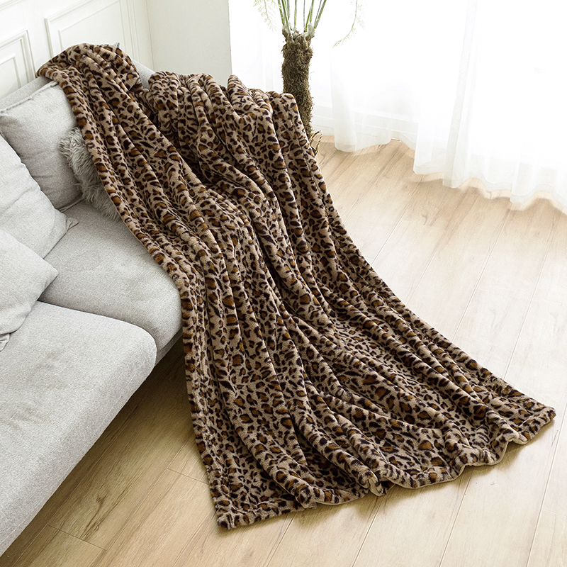 Wholesale Hot Selling Polyester Comfort Fleece Blanket, High Quality Velvet Flannel Khaki Leopard Print Blanket/