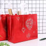 Recicle la bolsa de asas no tejida de oro rosa de compras reutilizable ecológica Bolsa de regalo de tela no tejida laminada de PP personalizada