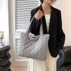 Sac de voyage matelassé en nylon pour femme, fourre-tout matelassé d'hiver