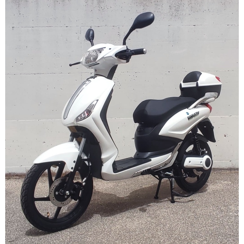 Italy Top Ranking 18-Inch Pedal Assist Electric Scooter Adults 48V 250W 500W Bluetooth Two-Wheel E Scooter Moped Bike 60km Range