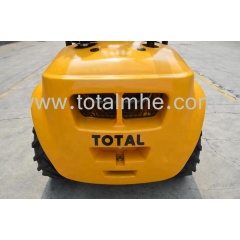 2.5 ton 4WD Rough Terrain Forklift with Yanmar 4TNE98 Engine