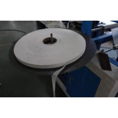 Maschine zur Herstellung von Einweg-Toilettensitzbezügen aus Kunststoff für Autolenkradbezüge