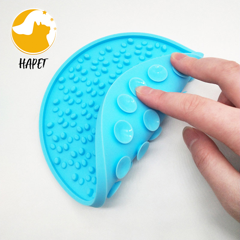 Dog Slow Dispensing Treater Mat Dog Lick pad Peanut Butter Lick mat for Pet Bathing Grooming and Dog Training