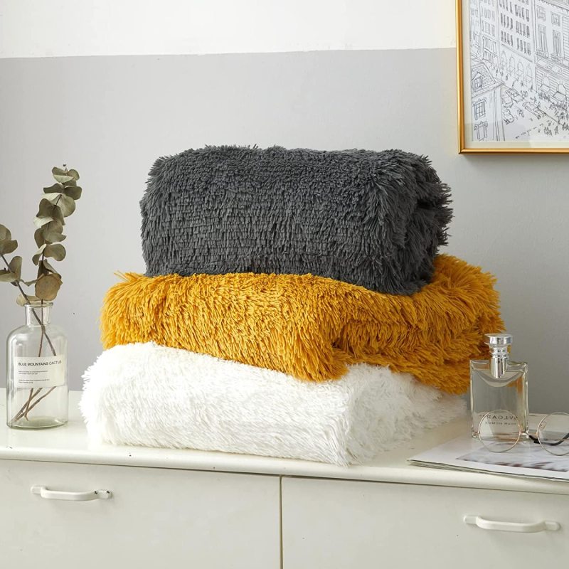 Soft and Washable Faux Fur Fuzzy Dog Blanket Reversible Faux Fur Fleece Throw Blanket for Couch