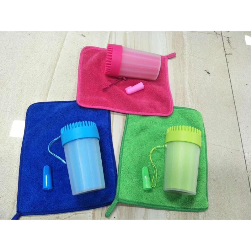 2020 New Design Portable Dog Paw Cleaner Pet Portable Feet Washer Pet Dog Paw Cleaner With Towel For Dog And Cats