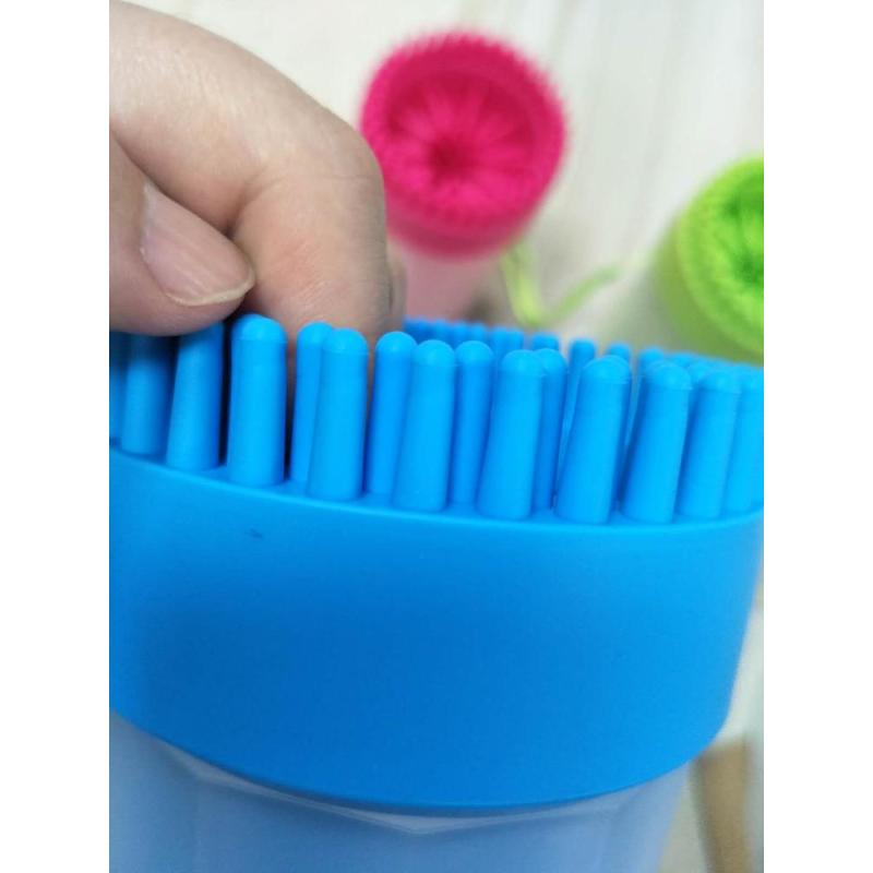 2020 New Design Portable Dog Paw Cleaner Pet Portable Feet Washer Pet Dog Paw Cleaner With Towel For Dog And Cats