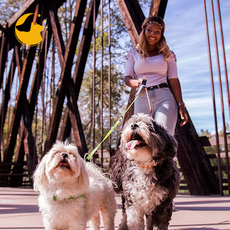 Free Retractable Dog Leash with Anti-Slip Handle Strong Nylon Tape