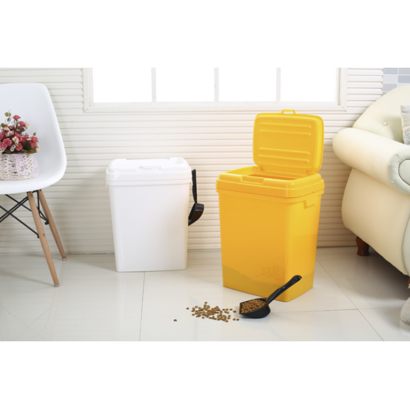 Wholesale Pet Food Storage Barrel Cat Dog Food Sealed Container Food Storage Bin With Scoop