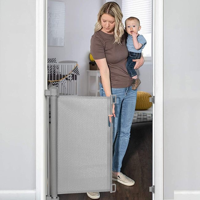 Hallways Use Mesh Safety Dog Gate Retractable Baby Extra Wide Safety Kids or Pets Gate In living Room