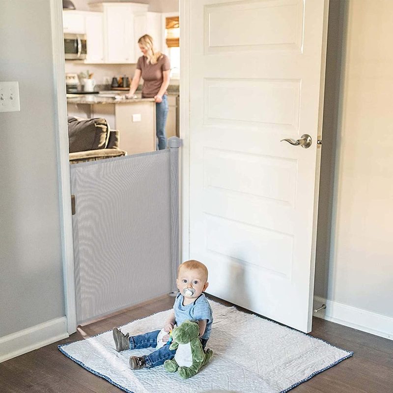 Hallways Use Mesh Safety Dog Gate Retractable Baby Extra Wide Safety Kids or Pets Gate In living Room