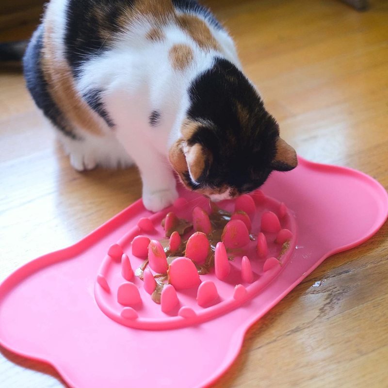 Interactive Ridge Dog Bowl Feeder Mat Prevents Choking and Relieves Boredom