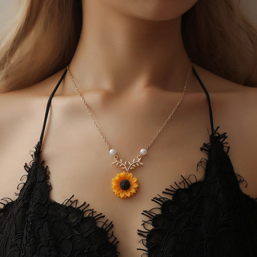 Vintage Creative Design Daily Jewelry Necklace Temperament Pearl Sunflower Pendant Necklace For Women